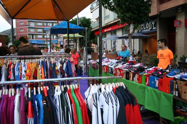 Gran animación de público y ventas en el 'Outlet D'calle' celebrado en la Gran Vía de Cehegín - 5, Foto 5