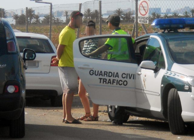 La Guardia Civil despliega un amplio dispositivo de verificación de alcoholemia y drogas en las costas de la Región y detiene a una decena de conductores - 2, Foto 2