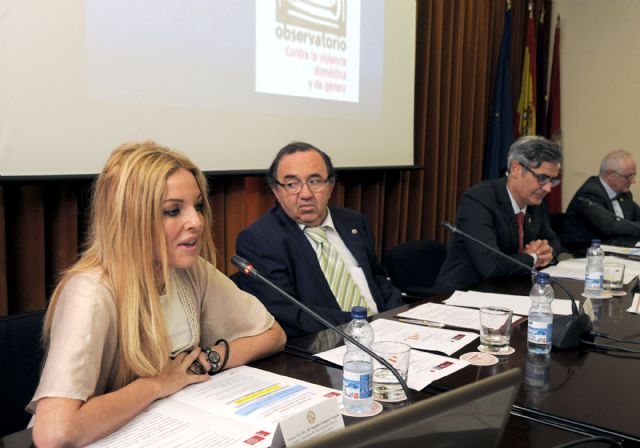 La presidenta del Observatorio contra la Violencia de Género clausura el curso de la Escuela de Práctica Laboral - 1, Foto 1