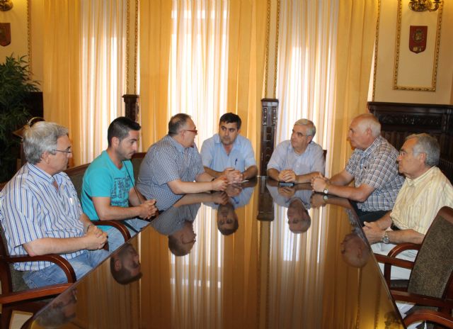 El alcalde se reúne con los cargos electos de la Junta Permanente de la Junta Central de Hermandades y Cofradías de Semana Santa de Jumilla - 1, Foto 1