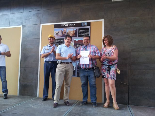 EL Alcalde de Lorca participa en la entrega de llaves y cédulas de habitabilidad a las 16 familias del Edificio UME de La Viña - 2, Foto 2