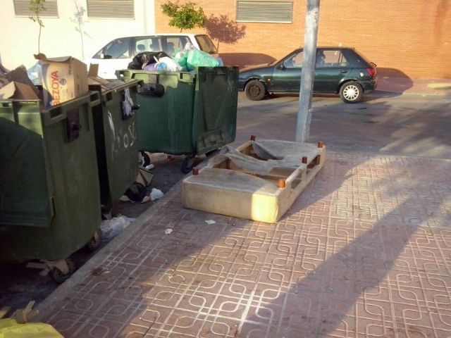 IU-Verdes reclama la limpieza y desratización del entorno del centro de salud de Vistabella - 1, Foto 1