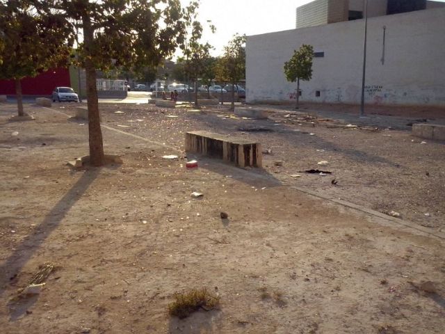 IU-Verdes reclama la limpieza y desratización del entorno del centro de salud de Vistabella - 2, Foto 2