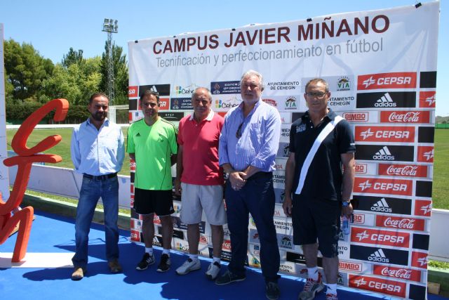 Fernando Zambrano y José Ángel García visitan el II Campus de Fútbol 'Javier Miñano' - 1, Foto 1