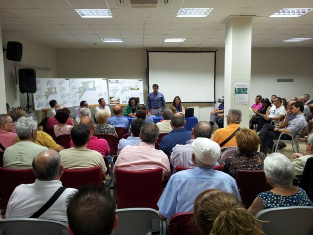 La Consejería de Fomento presenta a los vecinos las líneas de actuación del proyecto de remodelación de San Diego en Lorca - 1, Foto 1