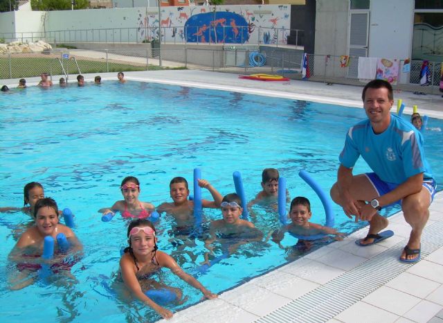 Más de 350 niños aprenden a nadar con la Concejalía de Deportes - 1, Foto 1
