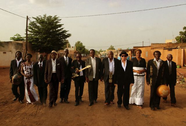 Salif Keita, Amadaou Bagayoko y Cheik Tidiane Seck homenajean en Cartagena a la banda que abrió al mundo los sonidos de África: Les Ambassadeurs - 1, Foto 1