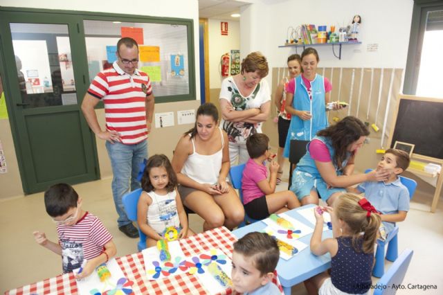 Los pequeños de Asteamur reciben a la alcaldesa en su guardería - 1, Foto 1