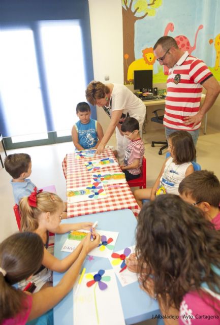 Los pequeños de Asteamur reciben a la alcaldesa en su guardería - 4, Foto 4