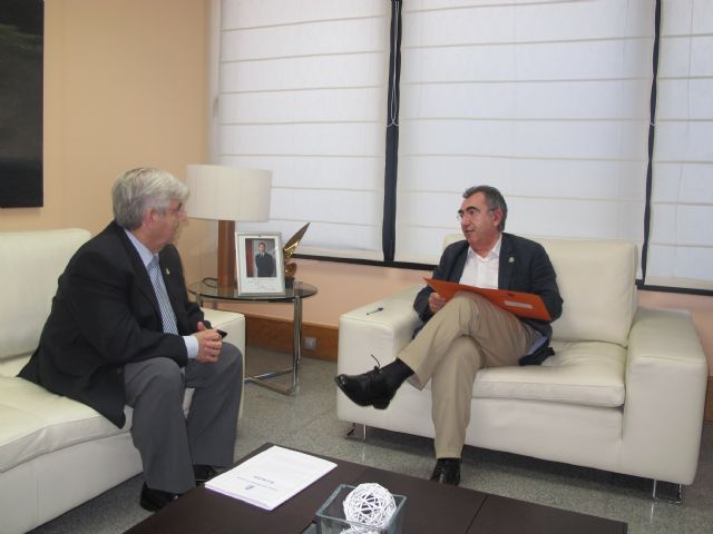 El alcalde y el consejero de Fomento valoran diversas cuestiones relacionadas con la mejora de infraestructuras de Jumilla - 1, Foto 1