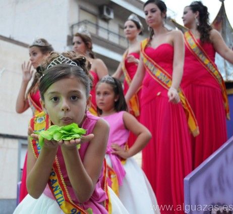 Cerca de una veintena de Peñas y comparsas llenan de colorido y alegría del Barrio del Carmen de Alguazas - 2, Foto 2