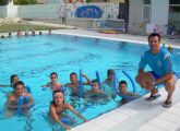 Más de 350 niños aprenden a nadar con la Concejalía de Deportes