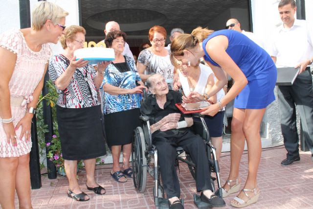 La Alcaldesa de Archena homenajea a una vecina de El Hurtado en su cumpleaños por sus cien años de vida - 2, Foto 2