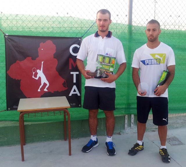Arseny Kulikov se proclama campeón del torneo de maestros del tenis aficionado regional - 1, Foto 1