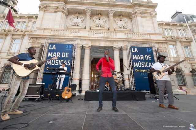 Debademba puso en pie la Plaza del Ayuntamiento - 1, Foto 1
