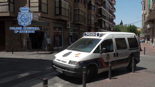 La Policía Nacional inspecciona 16 establecimientos del Barrio de San Andrés regentados por ciudadanos extranjeros - 2, Foto 2