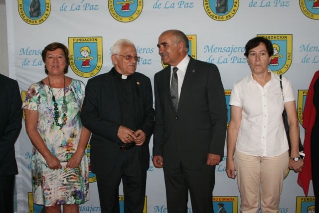 El presidente destaca el ejemplo de Mensajeros de la Paz por su reconocimiento a la labor de los abuelos y su atención a los desfavorecidos - 1, Foto 1