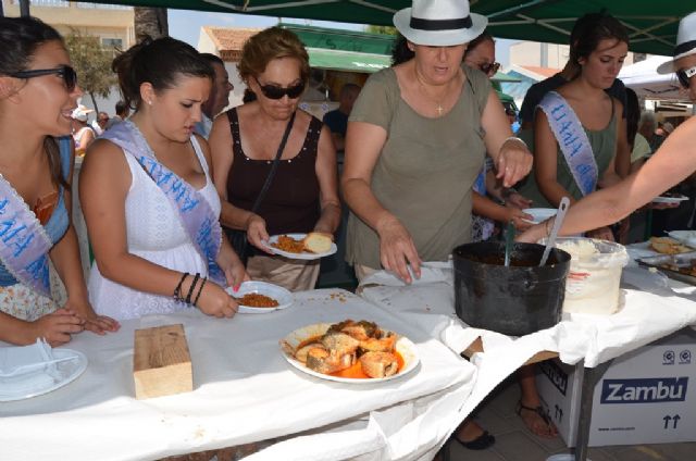 El Día del Caldero congregó a cientos de personas que pudieron degustar este plato típico cocinado en la playa - 2, Foto 2