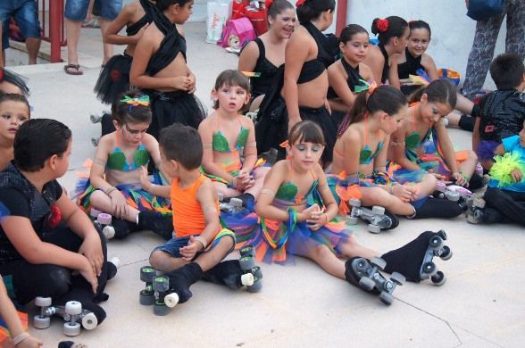 Niños y niñas del Club de Patín Totana realizan una exhibición de patinaje artístico en el parque municipal Marcos Ortiz - 5, Foto 5