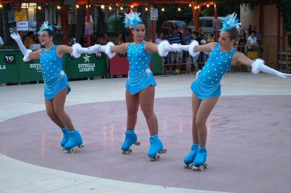 Niños y niñas del Club de Patín Totana realizan una exhibición de patinaje artístico en el parque municipal Marcos Ortiz, Foto 6