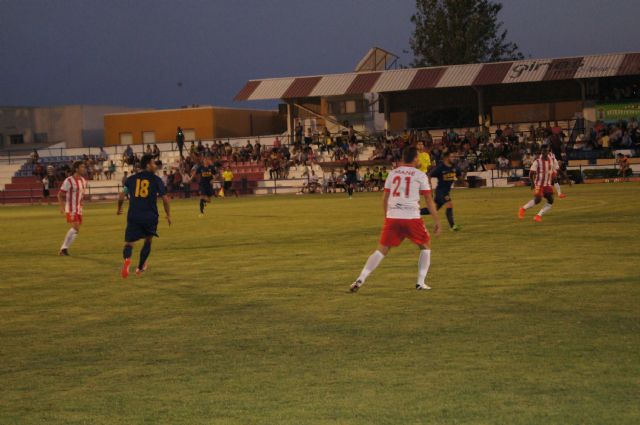 El estadio municipal Juan Cayuela acoge el partido amistoso y benéfico entre el UCAM y la UD Almería (1-2), Foto 6