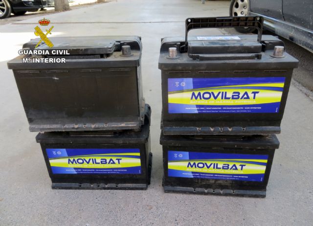 La Guardia Civil desmantela un grupo delictivo que sustraía baterías de los sistemas de riego en fincas de Torre Pacheco y San Javier - 1, Foto 1