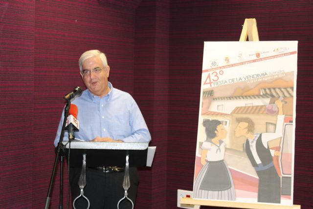 Con la presentación de la revista y el Pregón de la 43 Fiesta de la Vendimia, la Federación de Peñas da la salida al programa de Feria 2014 - 5, Foto 5