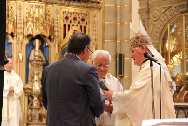Reconocimiento del Obispo de Cartagena a la labor del Padre Ángel y de Mensajeros de la Paz - 1, Foto 1