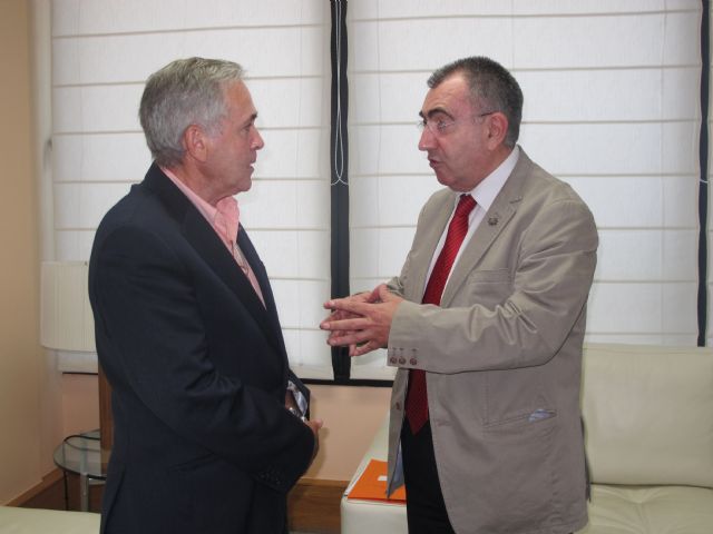 El consejero Manuel Campos se reúne con el alcalde de Ojós - 1, Foto 1