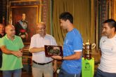 Los subcampeones de España de Ftbol Playa son recibidos en el ayuntamiento y reciben una placa de homenaje