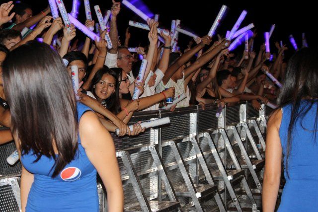 Miles de personas disfrutan en vivo de la fiesta de Máxima FM en la playa de Puerto de Mazarrón - 4, Foto 4