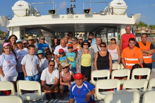 Un grupo de unos 60 voluntarios hacen batida de limpieza de playa en la zona de Veneziola - 1, Foto 1