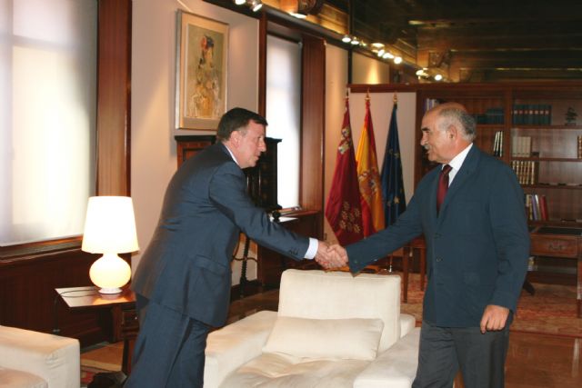 El jefe del Ejecutivo regional recibe al presidente de la Mancomunidad de los Canales del Taibilla, Adolfo Gallardo - 1, Foto 1