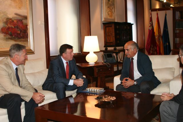 El jefe del Ejecutivo regional recibe al presidente de la Mancomunidad de los Canales del Taibilla, Adolfo Gallardo - 2, Foto 2