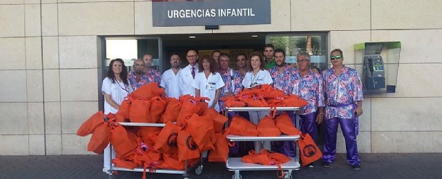 Las Peñas festeras de Sangonera la Verde reparten juguetes en el Hostipal de la Arrixaca - 1, Foto 1
