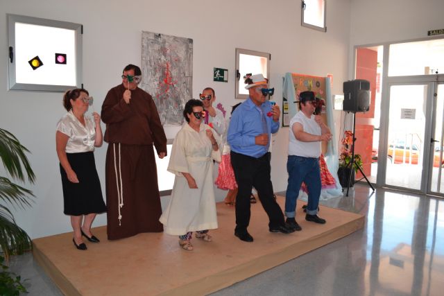 Se celebra el acto de clausura del curso 2014/15 en el Centro de Día para Personas con Enfermedad Mental de Totana, Foto 3