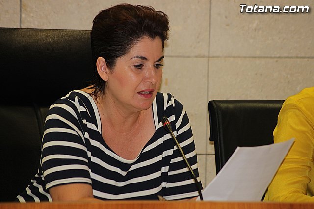 La Corporación municipal da lectura a un manifiesto institucional, antes de comenzar el Pleno de julio, en defensa de la dignidad del pueblo palestino, Foto 1