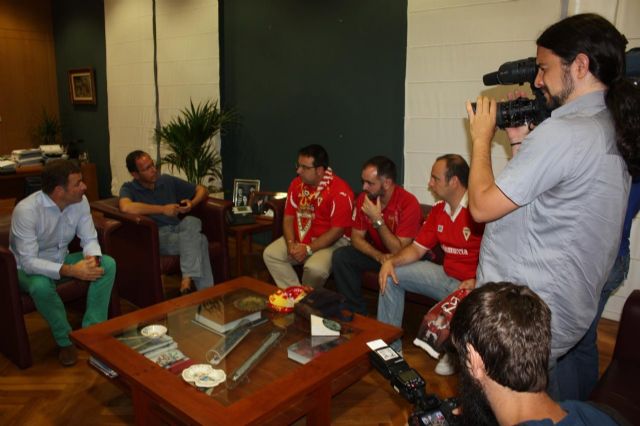 El Alcalde apela a la unidad de todos para que el Real Murcia conserve lo que se ha ganado deportivamente - 2, Foto 2