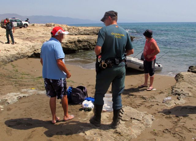 Rescatan a un bañista arrastrado por la corriente en la playa de La Cola de Calabardina, en Águilas - 3, Foto 3