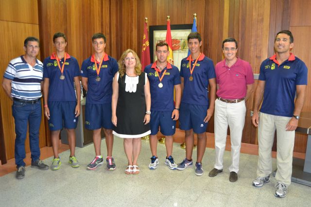 La alcaldesa recibe a los cadetes campeones de España de piragüismo en 1.000 metros - 1, Foto 1
