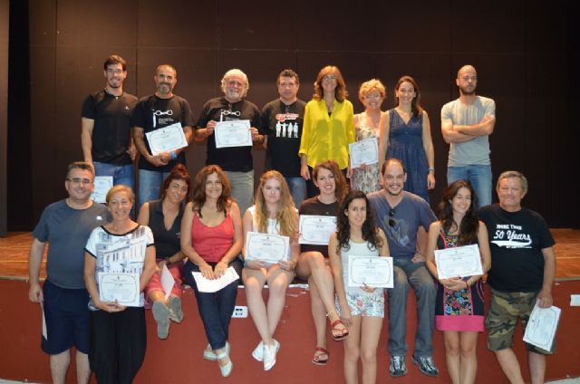 La directora general del Instituto de Industrias Culturales y la directora del Festival de Teatro entregaron los diplomas del curso sobre el trabajo del actor - 1, Foto 1