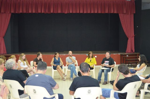 La directora general del Instituto de Industrias Culturales y la directora del Festival de Teatro entregaron los diplomas del curso sobre el trabajo del actor - 2, Foto 2