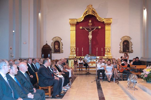 Encarnación Fernández ya tiene su lámpara en la Avenida del Flamenco - 5, Foto 5