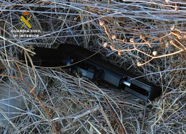 La Guardia Civil detiene a un peligroso atracador después de cometer un robo con violencia en una vivienda en Llano del Beal - 4, Foto 4