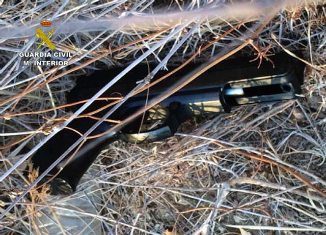 La Guardia Civil detiene a un peligroso atracador después de cometer un robo con violencia en una vivienda en Llano del Beal - 5, Foto 5