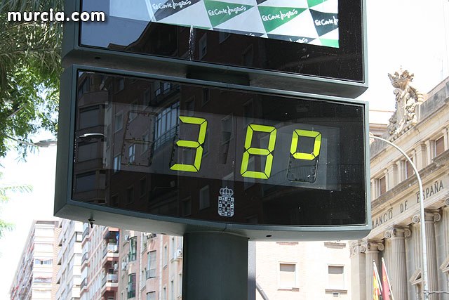 Un termómetro en la Gran Via de Murcia, en una foto de archivo / Murcia.com, Foto 1