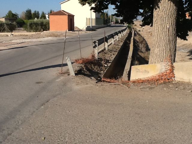 El PSOE reclama el arreglo urgente de un punto peligroso en el camino del Escurridor de Marchena - 1, Foto 1