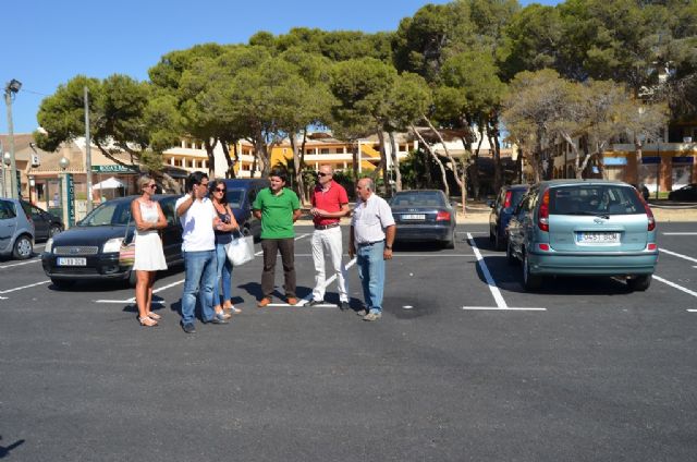 El Ayuntamiento construye un aparcamiento  que facilita el acceso a la pinada y el centro cívico, en el centro de Roda - 1, Foto 1