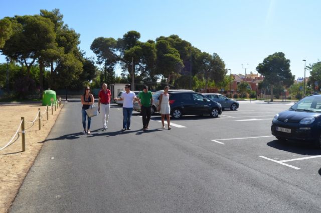 El Ayuntamiento construye un aparcamiento  que facilita el acceso a la pinada y el centro cívico, en el centro de Roda - 2, Foto 2
