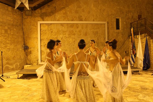 Las banderas ondean en el Castillo dando la salida a las fiestas de moros y cristianos de Jumilla - 5, Foto 5